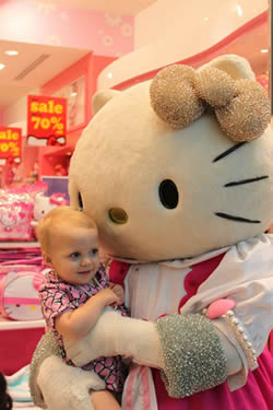 More fun at the mall! A visit from Hello Kitty!