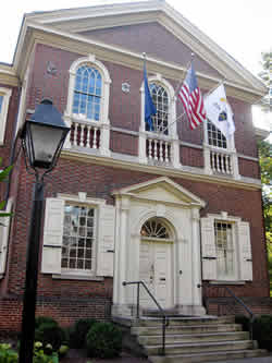 Carpenter Hall: where the first Council to talk about a solution to get rid of the British domination was held.