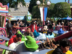 Chinese Mainlander: please enjoy Hong Kong Disneyland, but don’t you dare sneak three tins of baby formula into your suitcase!