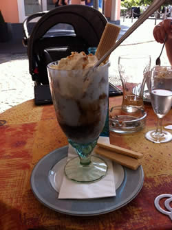 Amazing Eis Cafe Treat