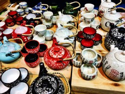 Shopping for Chinese gifts at the Temple Street Night Market